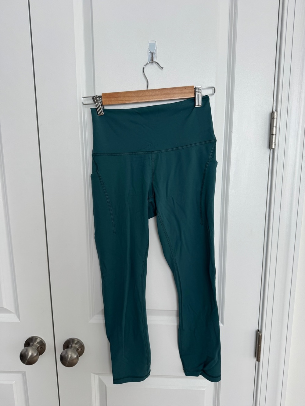 Lululemon Wundertrain 23in Teal Leggings with Pockets